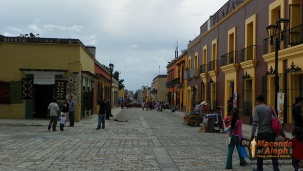 Calle Macedonio Alcalá Oaxaca