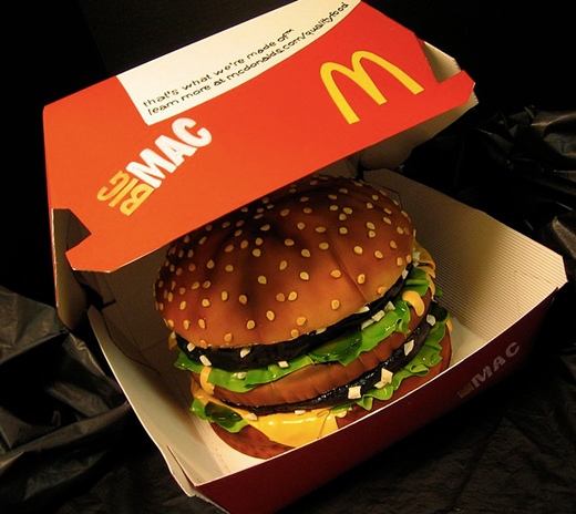 [design-fetish-debbie-goard-big-mac-burger-cake-9%255B3%255D.png]