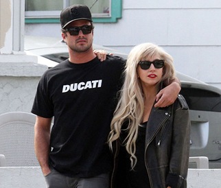 lady-gaga-on-a-break-with-taylor-kinney-to-focus-on-tour
