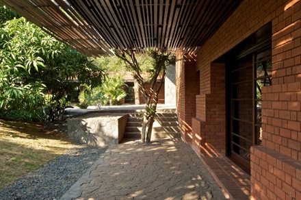 fachada-de-ladrillo-casa-brick-kiln-spasm-design-architects fachada-de-ladrillo-casa-brick-kiln-spasm-design-architects