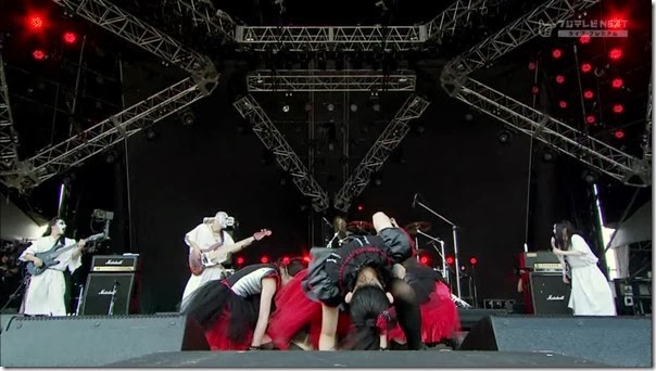 BABYMETAL_catch-me-if-you-can_21