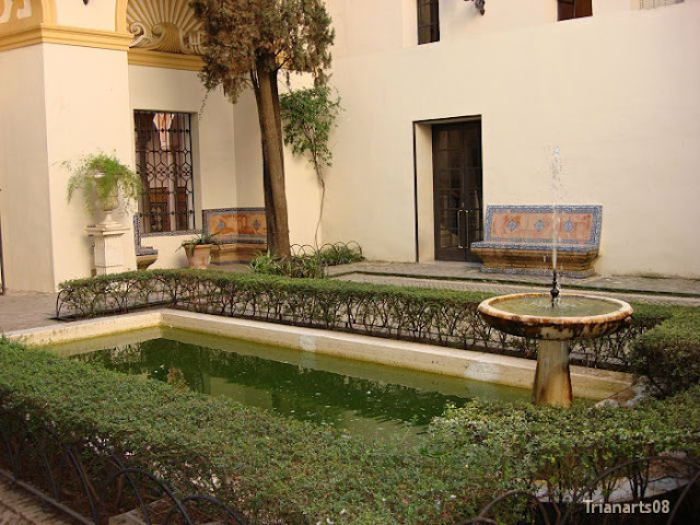 Patio anexo al claustro mayor