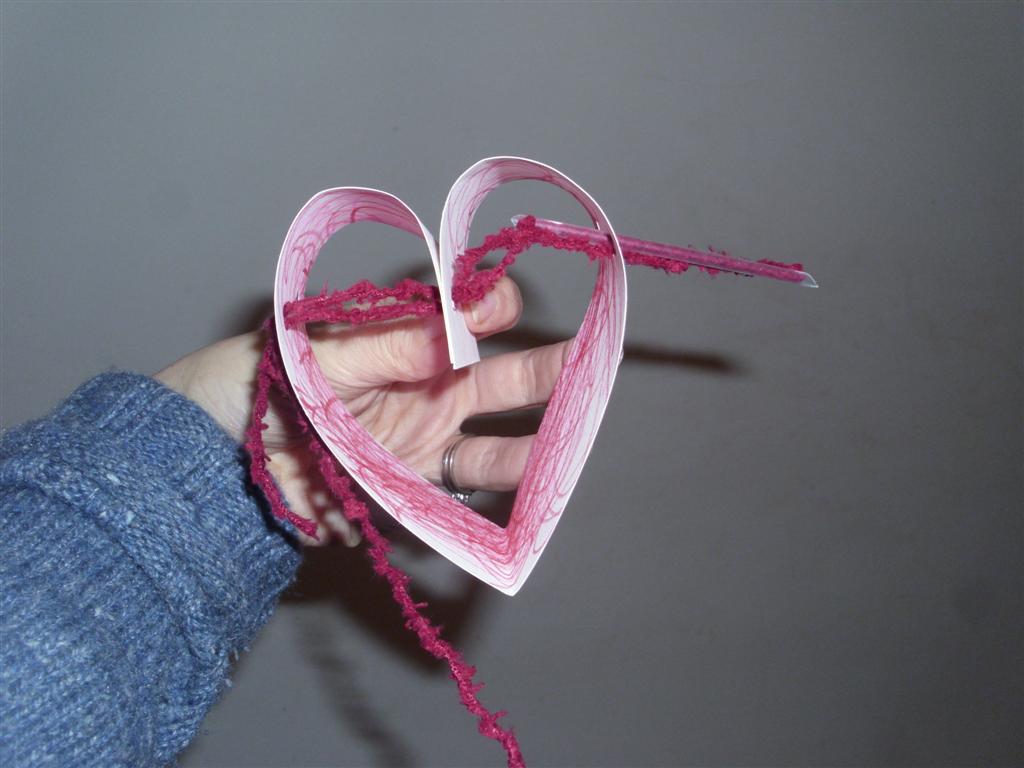 The DoItYourself Mom DIY Paper Heart Wreath (Valentine's Decoration