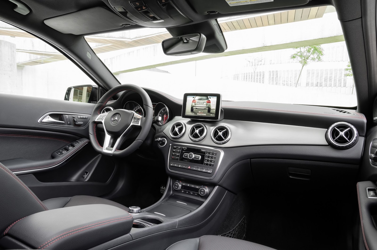 2015 Gla Crossover Goes Official After Online Leak Moto