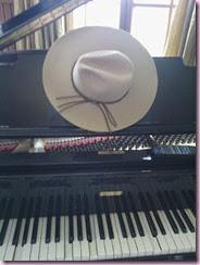 SM-Player Piano & Hat