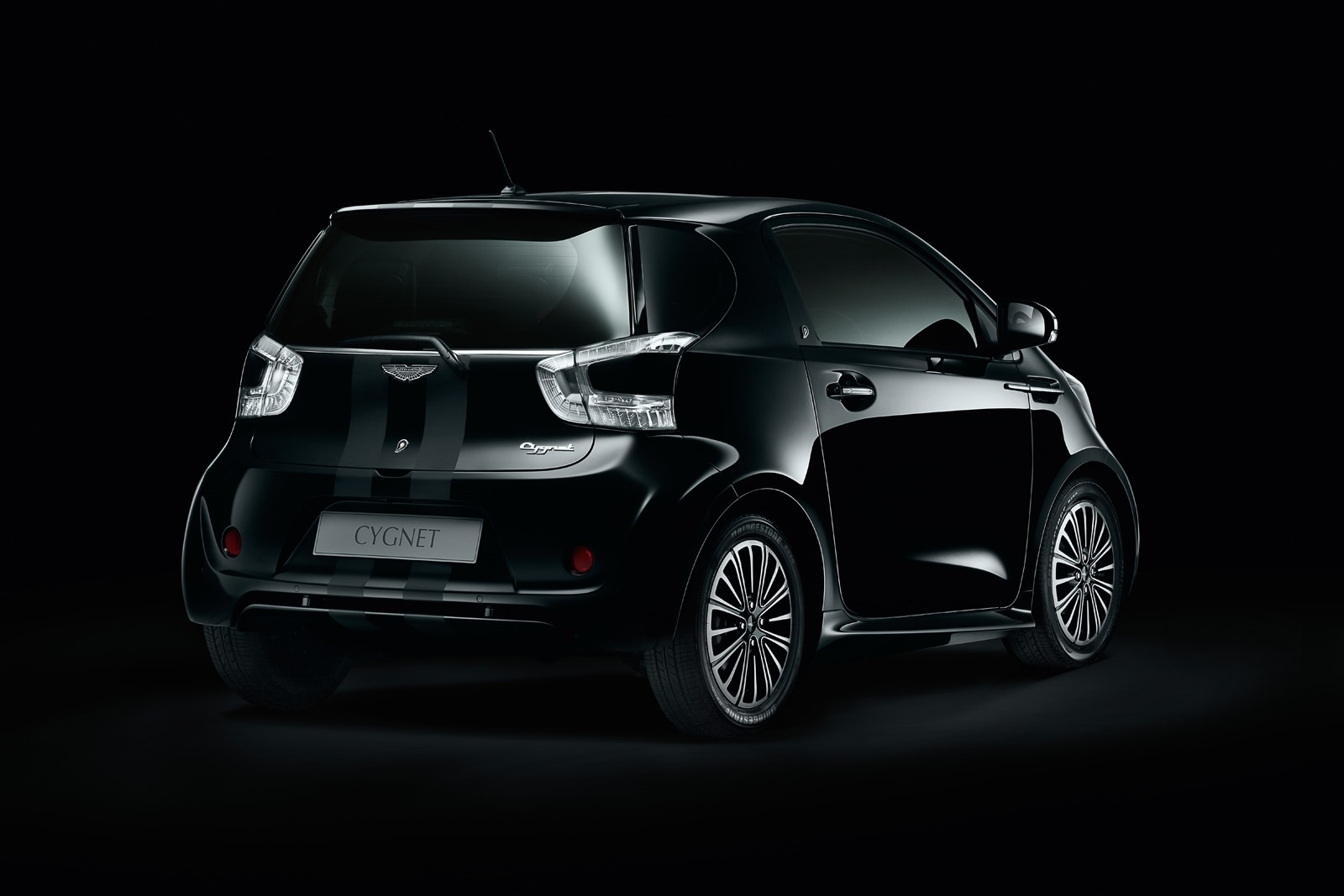 [Aston-Martin-Cygnet-3%255B7%255D.jpg]