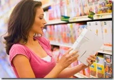 Una donna in un supermercato