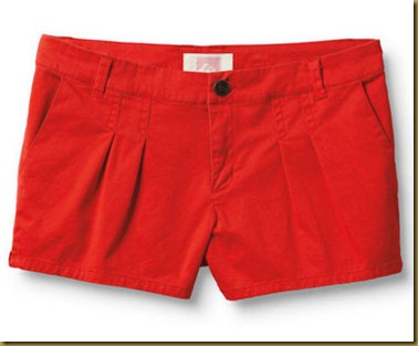 what color shirt goes with red shorts