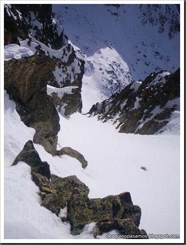 Corredor Noroeste (Izquierda) 300m AD  65º (Pico Serrato 2888m, Pirineos) 7451
