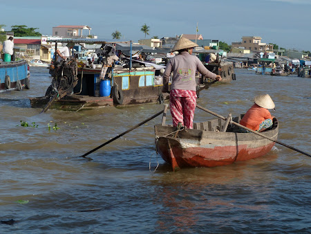 Imagini Delta Mekongului: piata plutitoare Can Tho