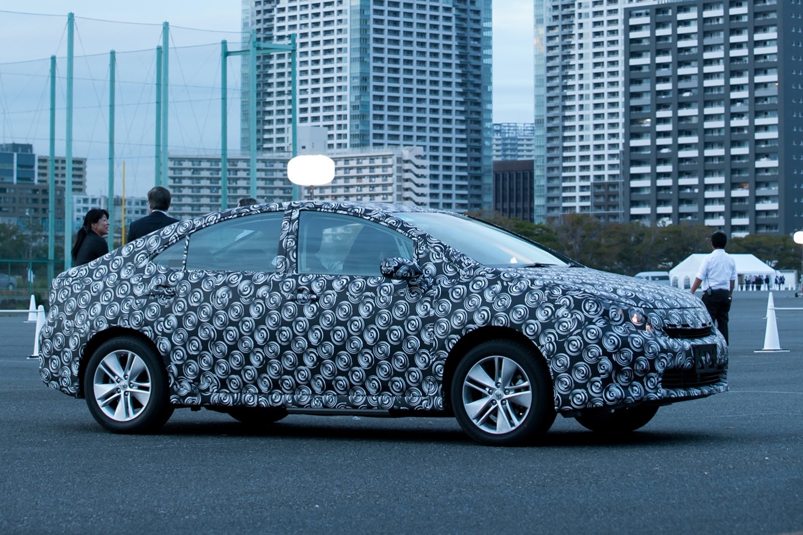 [2015-Toyota-FCV-R-2%255B3%255D.jpg]