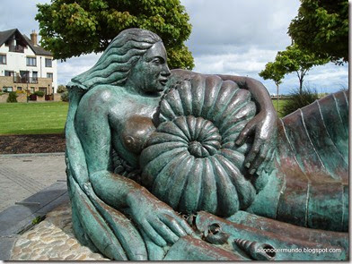 Costa norte de Dublin. Malahide. Escultura en Parque junto a Puerto Deportivo - P5101109