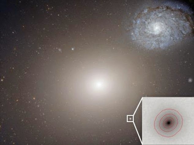 [galaxy_smallest_black_hole_giant_20140918%255B2%255D.jpg]