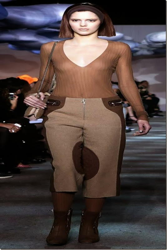 Kendall-Jenner-Flashes-Nipple-At-New-York-Fashion-week--(2)