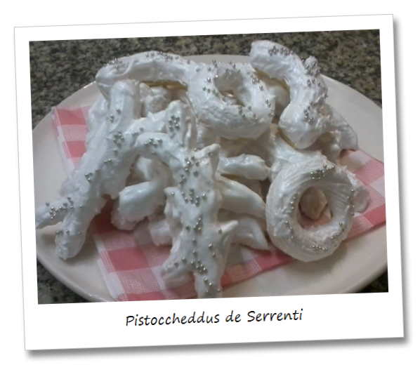 Fotografia dei dolci tipici sardi chiamati Pistoccheddus de Serrenti