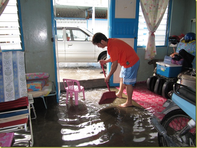 20120710_Pantai Remis_banjir1