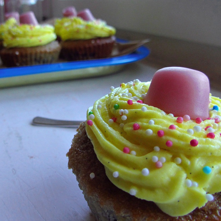 Heidelbeer-Cupcakes mit Vanilletopping