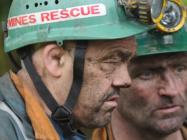 [Two-mine-rescue-workers-l-004%255B8%255D.jpg]