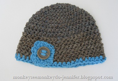 crocheted baby hat with button (1)