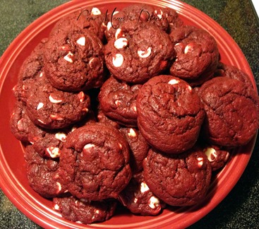 Red Velvet Chocolate Chip Cookies | NewMamaDiaries.com