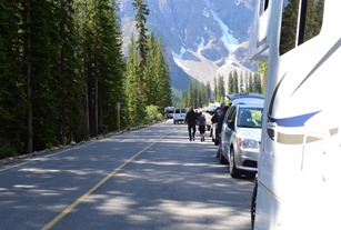 crazy parking situation to get to Moraine Lake