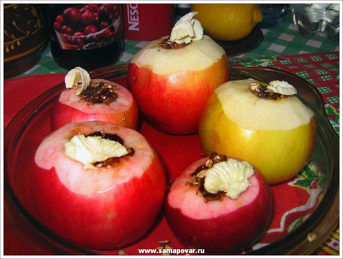 Яблоки, запеченные с финиками