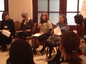 Coaches participate in text-based discussion