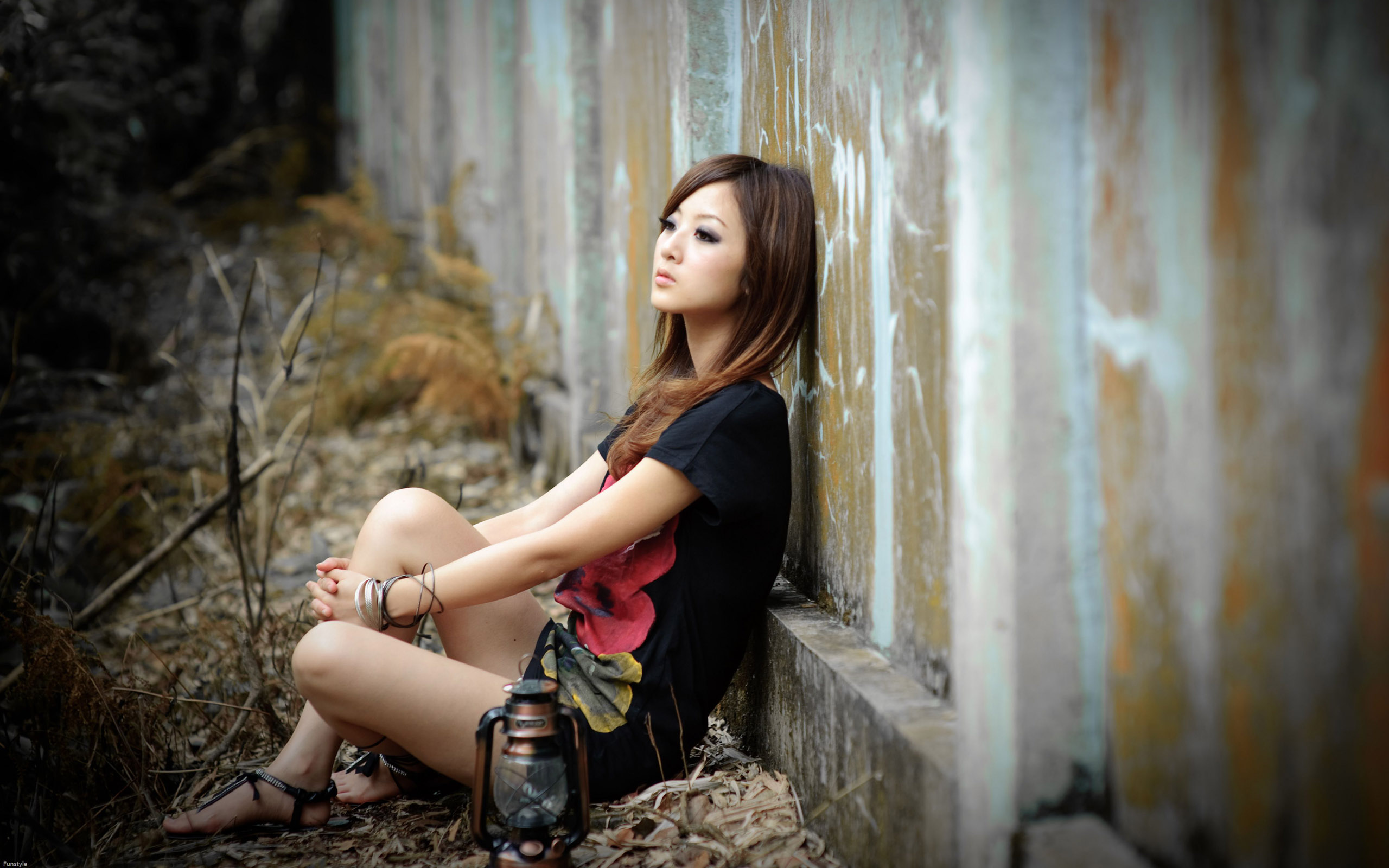 Sad Alone Girl Sitting Wallpapers - HD Wallpapers