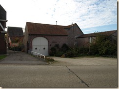Kerniel, Heuvelstraat 11: deel van de voormalige kasteelhoeve Hagebroek. Voormalige brouwerij Sint-Bernard