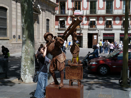 Obiective turistice Barcelona: Oameni - statuie 