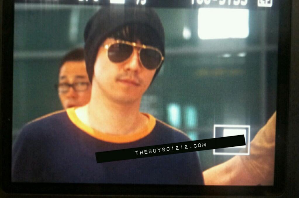 Seung Ri - Incheon Airport - 26may2013 - 08.jpg