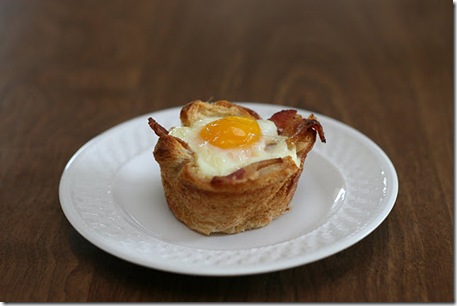 bacon, egg, and toast cups
