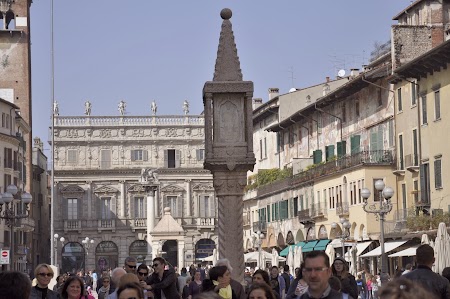 04. Piazza delle Erbe.JPG