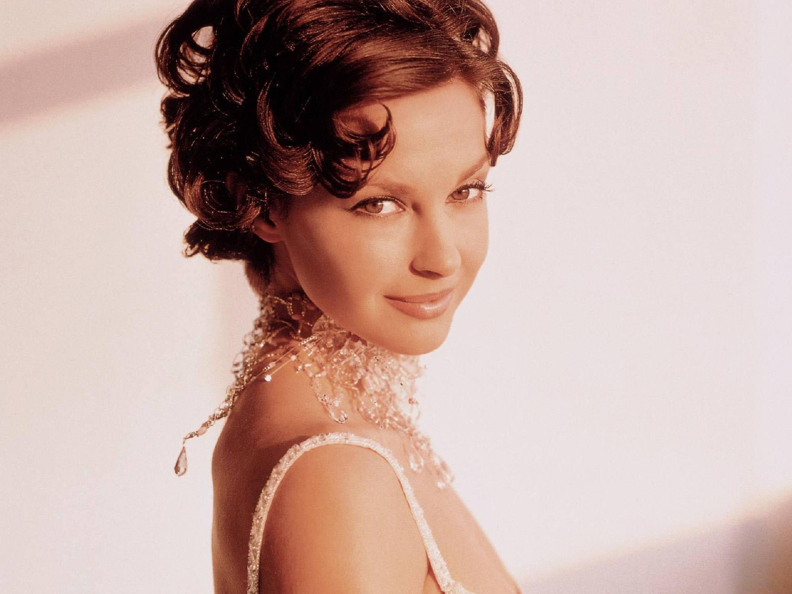 [Ashley-Judd5.jpg]
