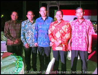 Ketua Senkom Mitra Polri Tabanan Purnomo (paling kiri)  baru2