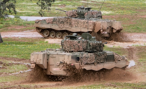 Испанская механизированная пехотная бригада "Эстремадура XI" во время учений