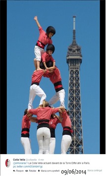 Castellers a la Torre Eiffel