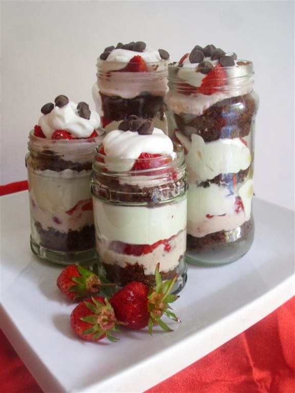 The Do-It-Yourself Mom: DIY Strawberry Cheesecake Chocolate Trifle