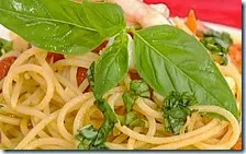 Spaghetti con ragù di gamberi e pomodori