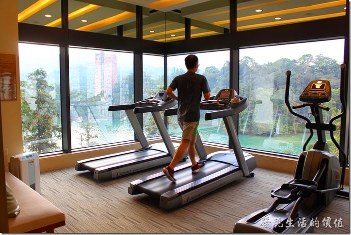 南投日月潭雲品酒店的運動及休閒設施幾乎都集中在B2，有健身房，可以看著湖景跑步。