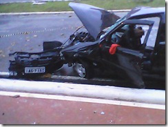 VEÍCULO DESTRUIDO NA AV. BEIRA MAR (6)