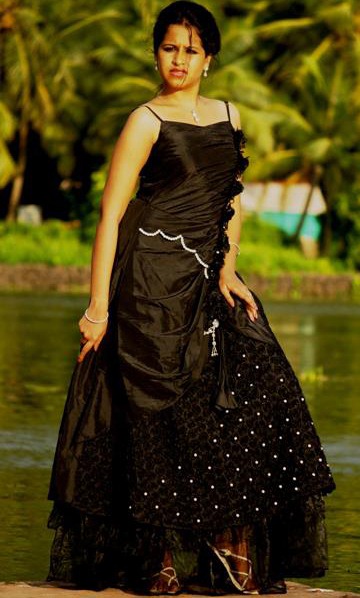 [actress_sadhika_venugopal_latest_stylish_photos%255B3%255D.jpg]