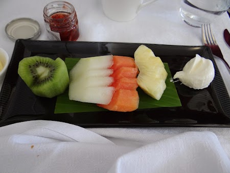 21. Fructe Qatar Airways.JPG