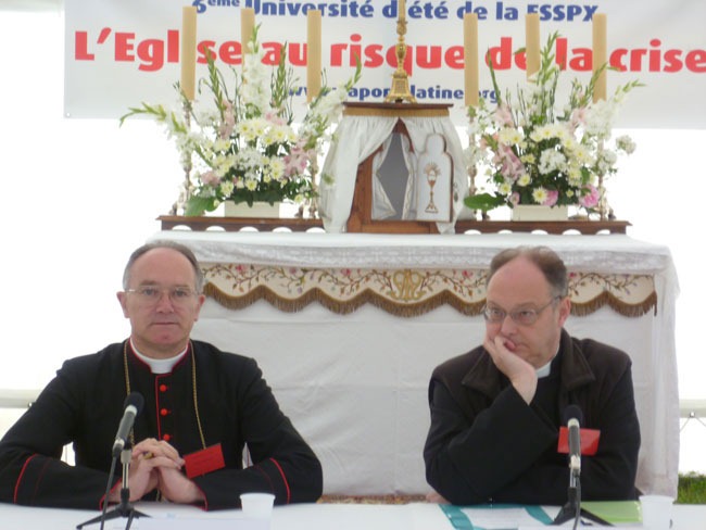 [Mons.%2520Fellay%2520-%2520Padre%2520Lorans%255B4%255D.jpg]