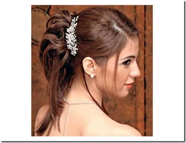 Peinados para novia con accesorio en el pelo de diadema