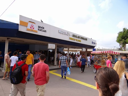 01. Statia ferry Kadikoy.JPG