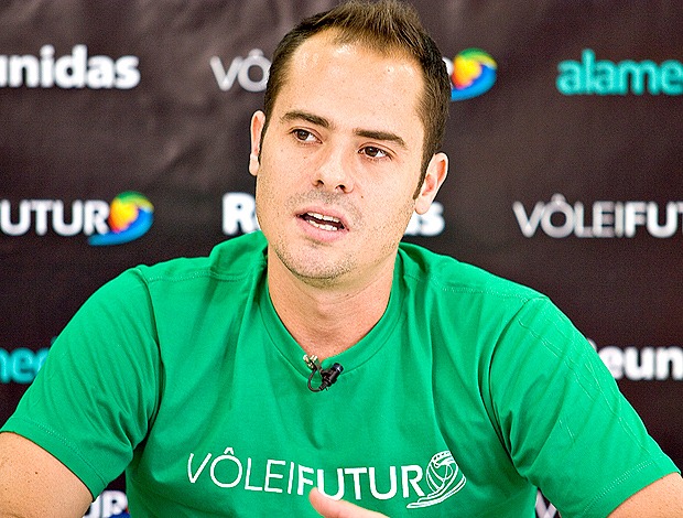 [Ricardinho%2520pede%2520tempo%2520para%2520que%2520jogadores%2520entendam%2520seu%2520jogo%255B4%255D.jpg]