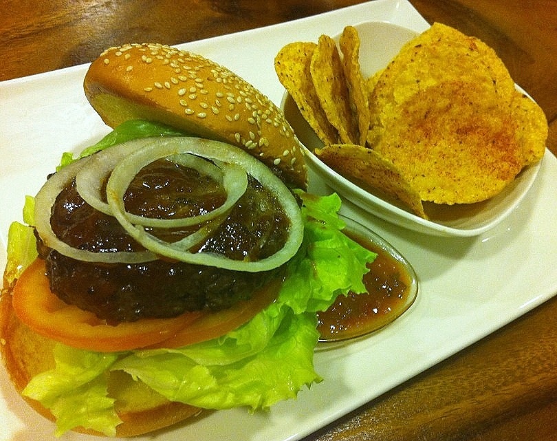 [Charly%2520T%2527s%2520CT%2527s%2520Beef%2520Burger%2520with%2520Chips%2520Nomu%2520112%2520Katong%2520Salad%2520bar%2520juice%2520drinks%2520menu%2520live%2520soccer%2520matches%2520alfresco%2520dining%2520indoor%255B11%255D.jpg]