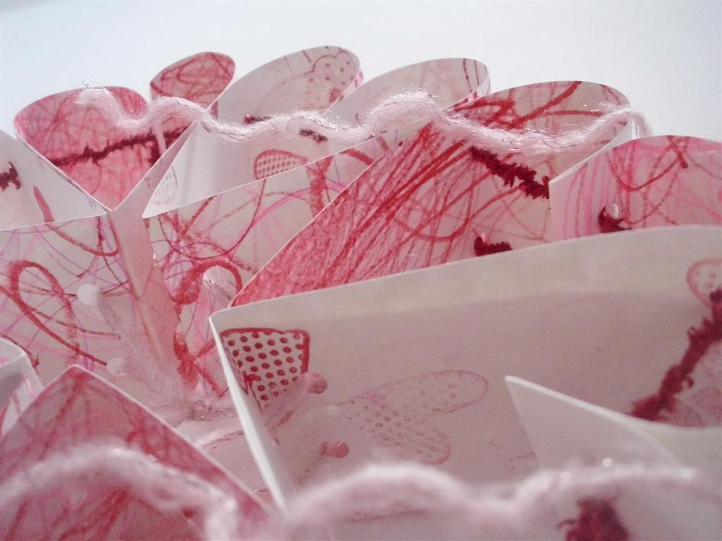 The DoItYourself Mom DIY Paper Heart Wreath (Valentine's Decoration