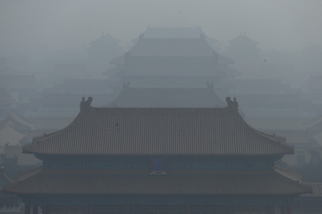 Palaces in the Forbidden City are seen during the heavy smog in Beijing, China, 14 January 2013. Photo: Imaginechina via AP Images